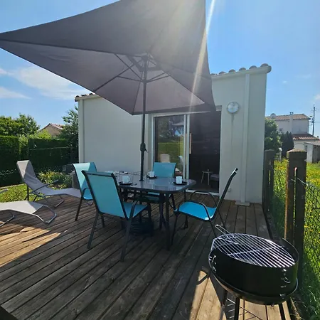 Dom wakacyjny Le Petit Ecureuil Jardin Terrasse Les Herbiers