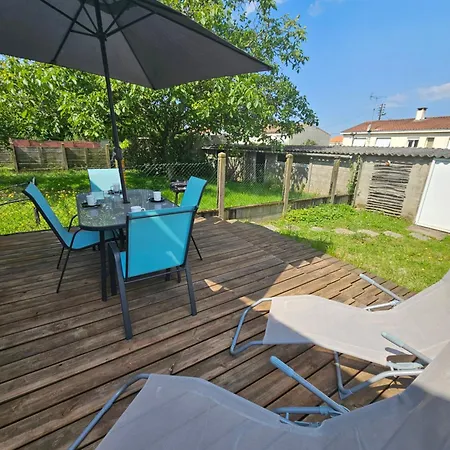Dom wakacyjny Le Petit Ecureuil Jardin Terrasse Les Herbiers