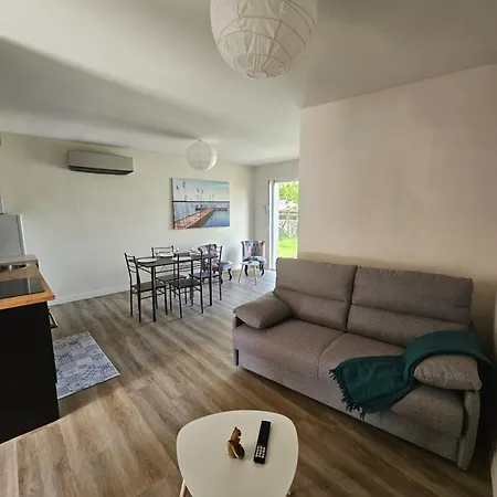 Prázdninový dům Le Petit Ecureuil Jardin Terrasse *