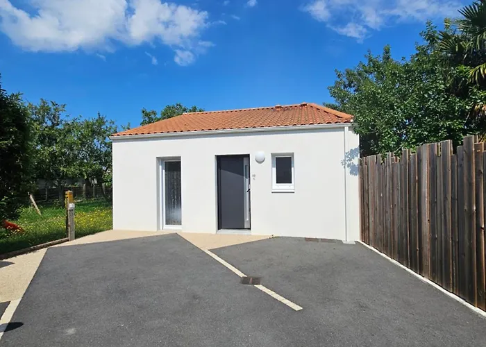 Le Petit Ecureuil Jardin Terrasse ليزيربييه