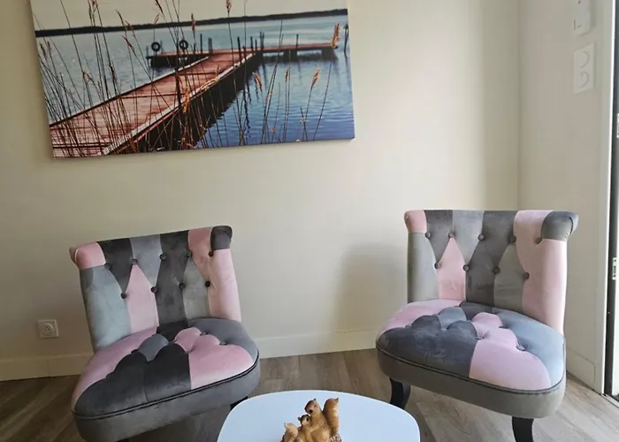 Le Petit Ecureuil Jardin Terrasse بيت للعطل